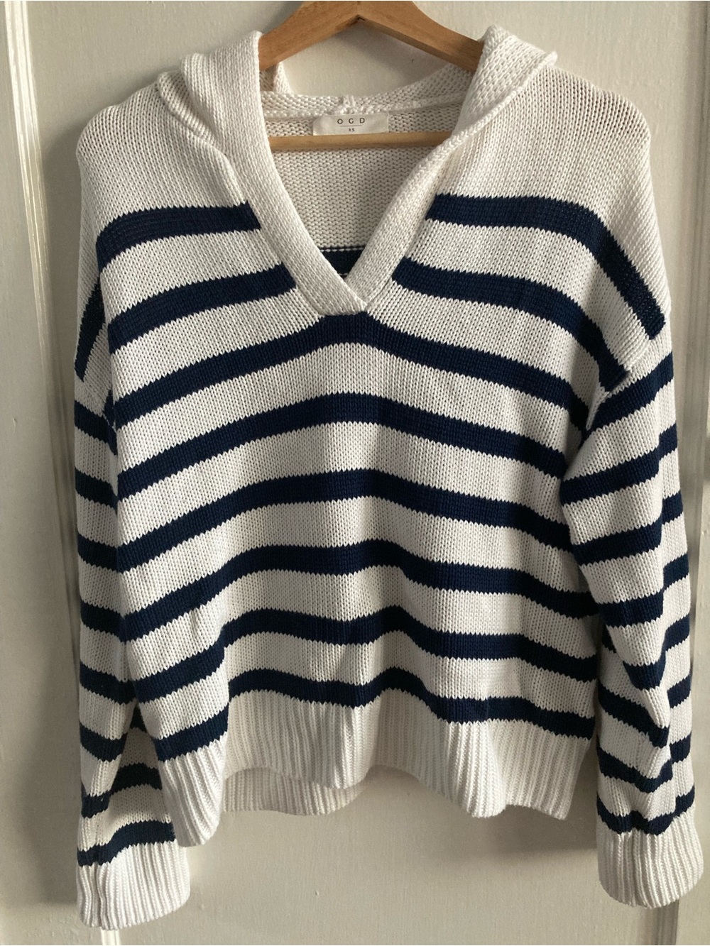 Striped V-Neck Hooded Sweater in White & Navy